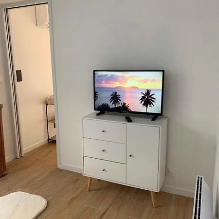 Appartement Independant Refait A Neuf Avec Jacuzzi Et Terrasse Privative Proximite Gare Viarmes Exterior photo