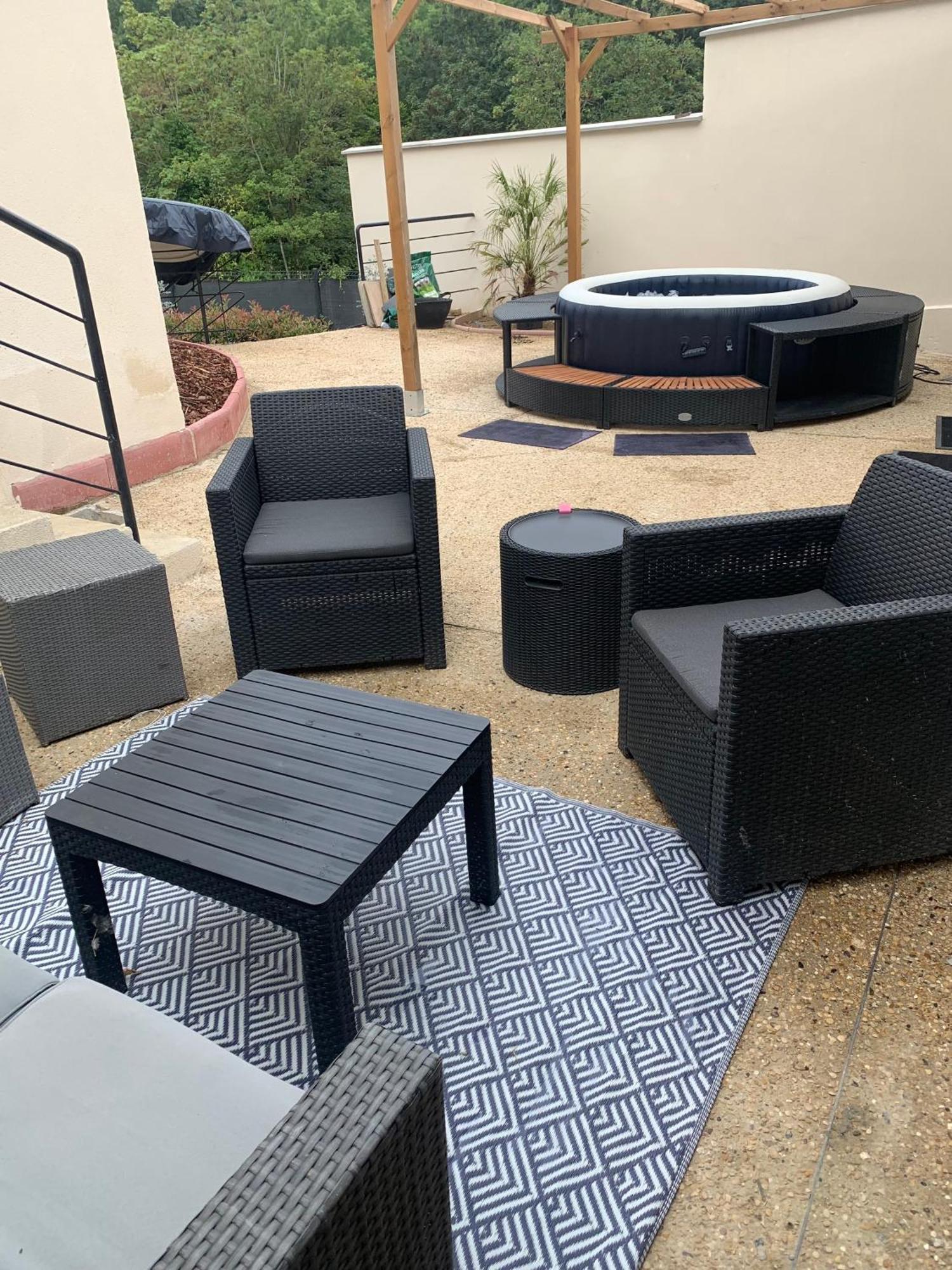 Independant Refait A Neuf Avec Jacuzzi Et Terrasse Privative Proximite Gare Apartment Viarmes