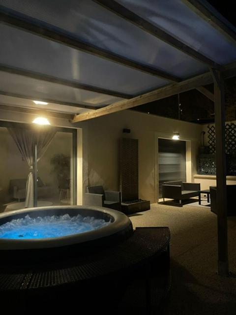 Apartment Independant Refait A Neuf Avec Jacuzzi Et Terrasse Privative Proximite Gare Viarmes