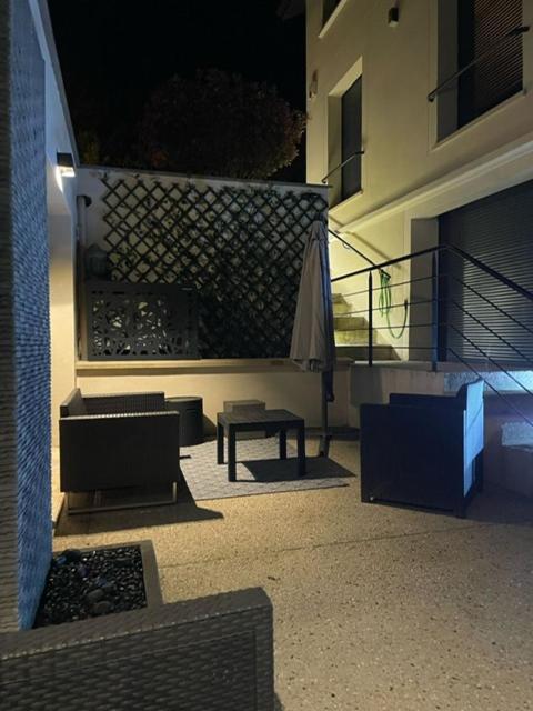Independant Refait A Neuf Avec Jacuzzi Et Terrasse Privative Proximite Gare Apartment Viarmes