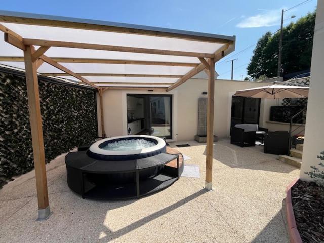 Apartment Independant Refait A Neuf Avec Jacuzzi Et Terrasse Privative Proximite Gare